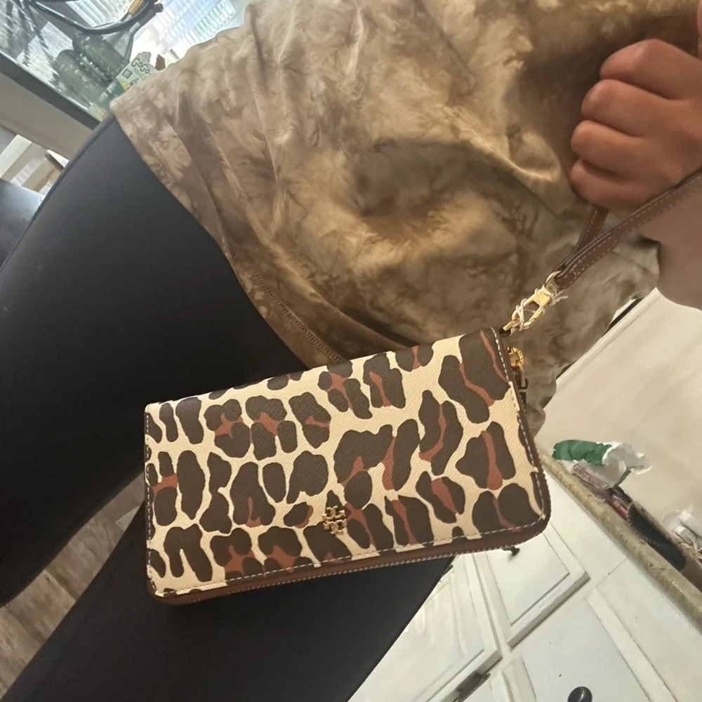 New Tory Burch EMERSON PRINTED ZIP CONTINENTAL WALLET BEIGE REVA LEOPARDS